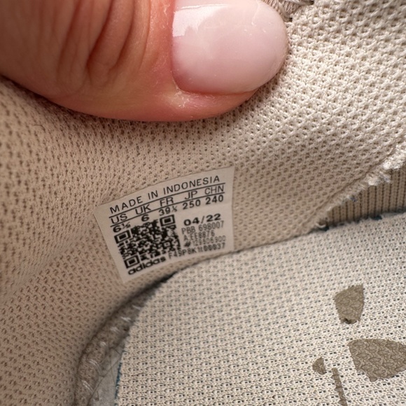 Adidas Nude Runners - Picture 2 of 5